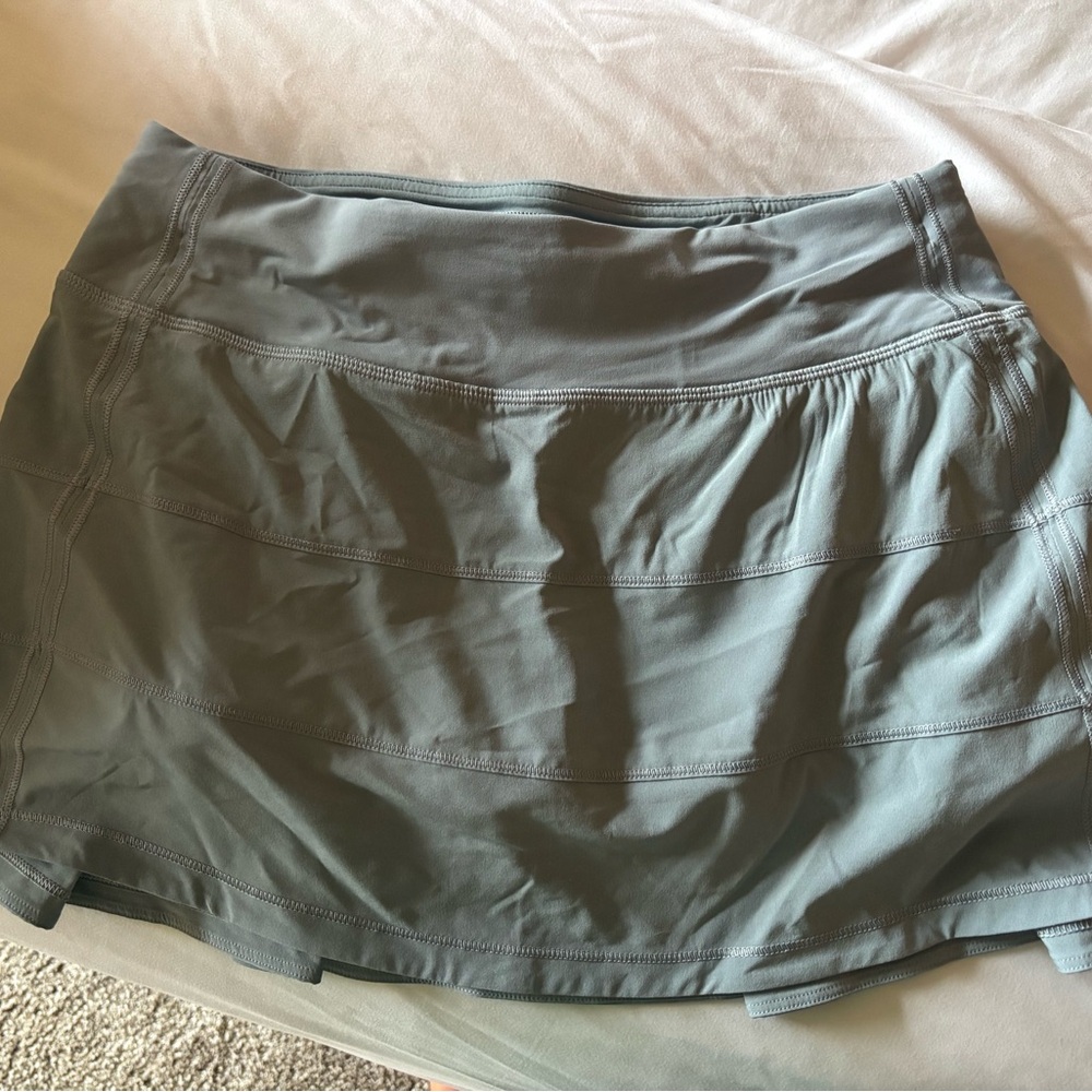 lululemon athletica women’s pace rival mid rise Gray blue Mini Skirt size 4